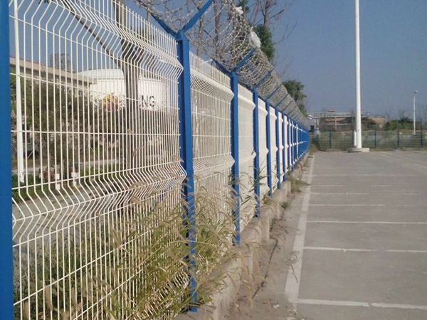 廣州桃型柱護(hù)欄網(wǎng)圖片2