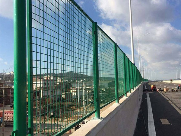 橋梁防拋網 - 河北邦樂絲網制品有限公司